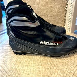 Alpina Black cross county touring ski boots. Excellent condition.